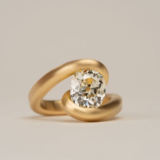 Vintage Spiral Golden Zirconia Ring-Maryam Jewelry