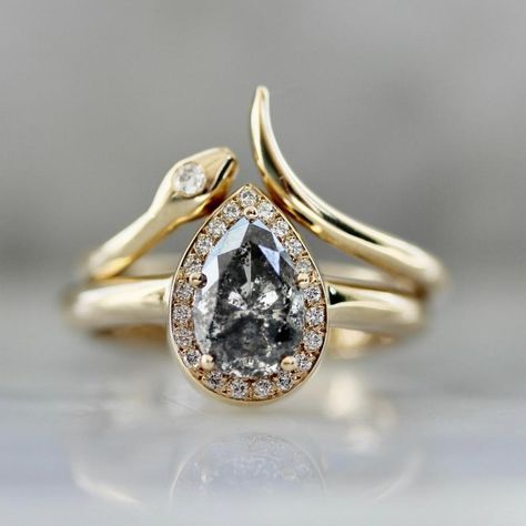 Vintage Black Crystal Drop Golden Ring-Maryam Jewelry