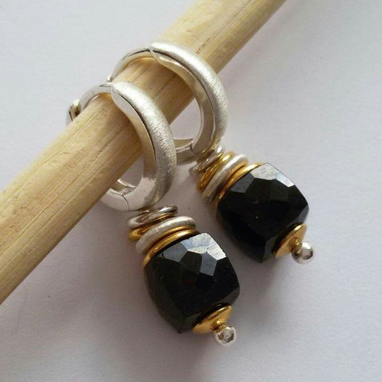 Vintage Black Stone Gold Earrings-Maryam Jewelry