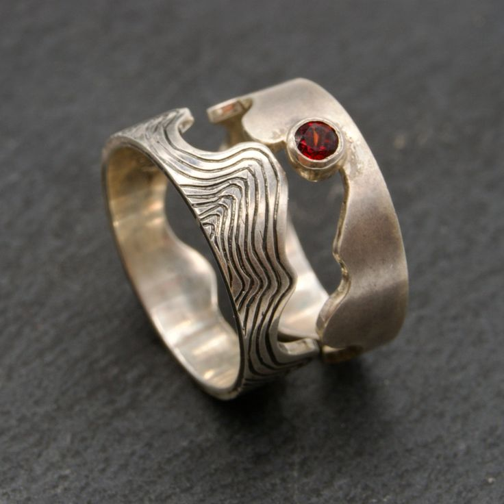Vintage Hollow Wavy Red Zirconia Ring-Maryam Jewelry