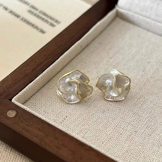 Vintage White Flower Stud Earrings-Maryam Jewelry